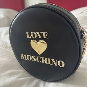 Get super sexy look on Valentine’s Day! Bag+suit